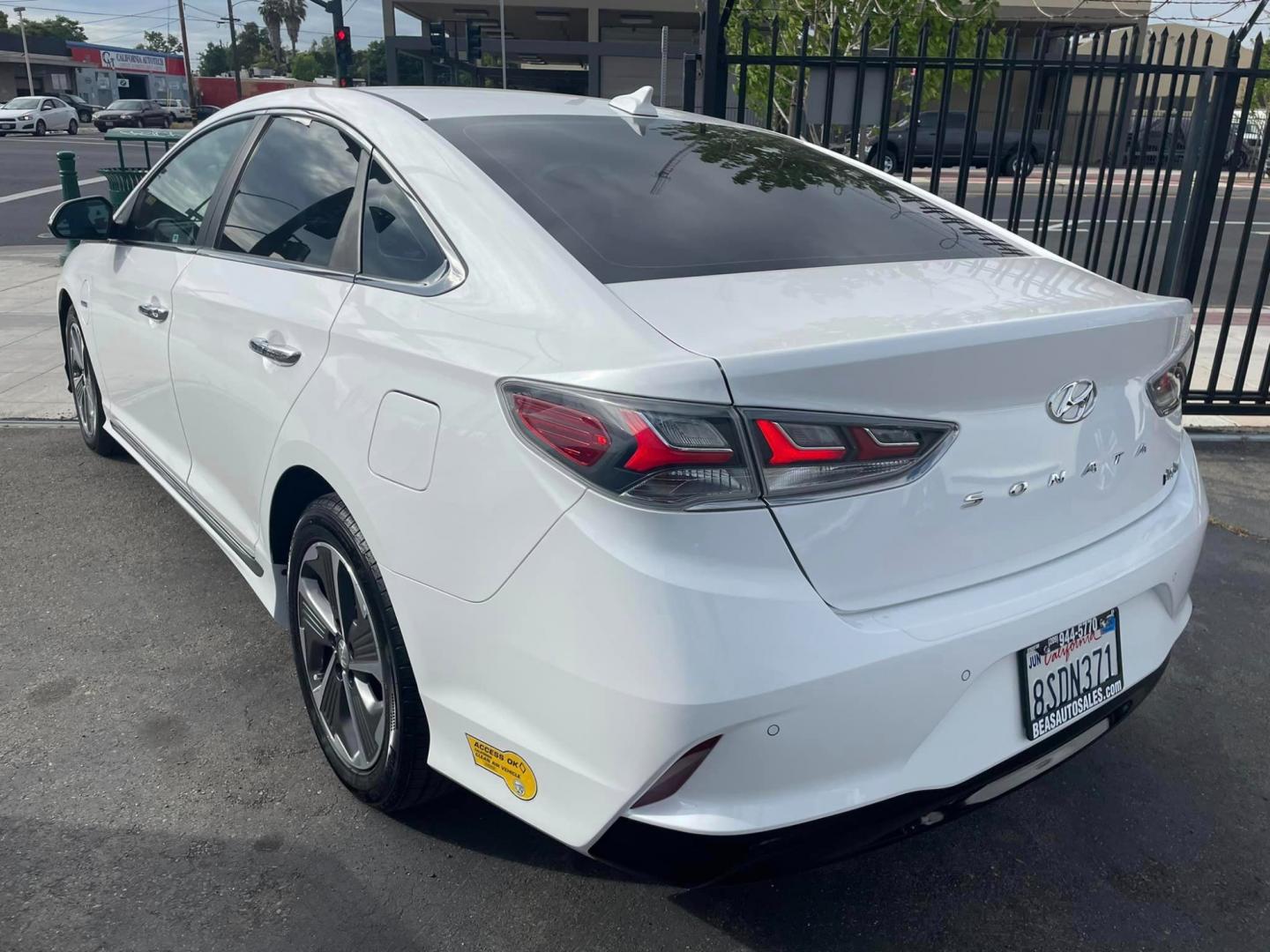 2019 WHITE /GRAY Hyundai Sonata Plug-In (KMHE54L25KA) , located at 744 E Miner Ave, Stockton, CA, 95202, (209) 944-5770, 37.956863, -121.282082 - Photo#5